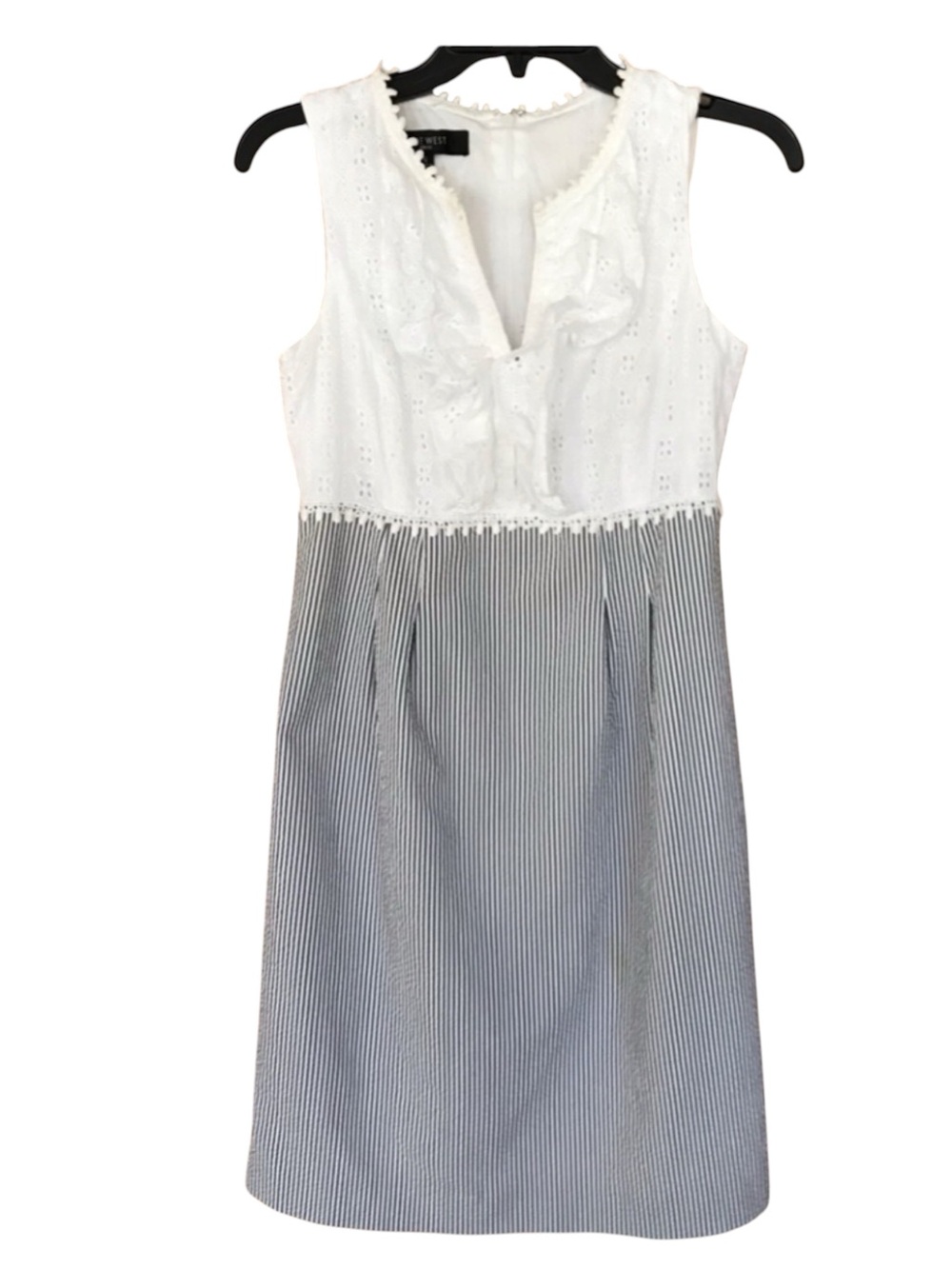 Nine West Eyelet Seersucker Shift Dress Blue Stripe Ruffle Neck Size 6